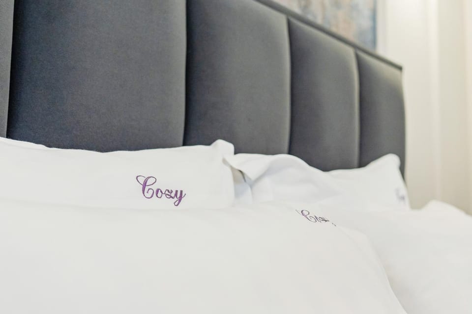 Bed, Photo of the whole room, Bedroom, Text overlay