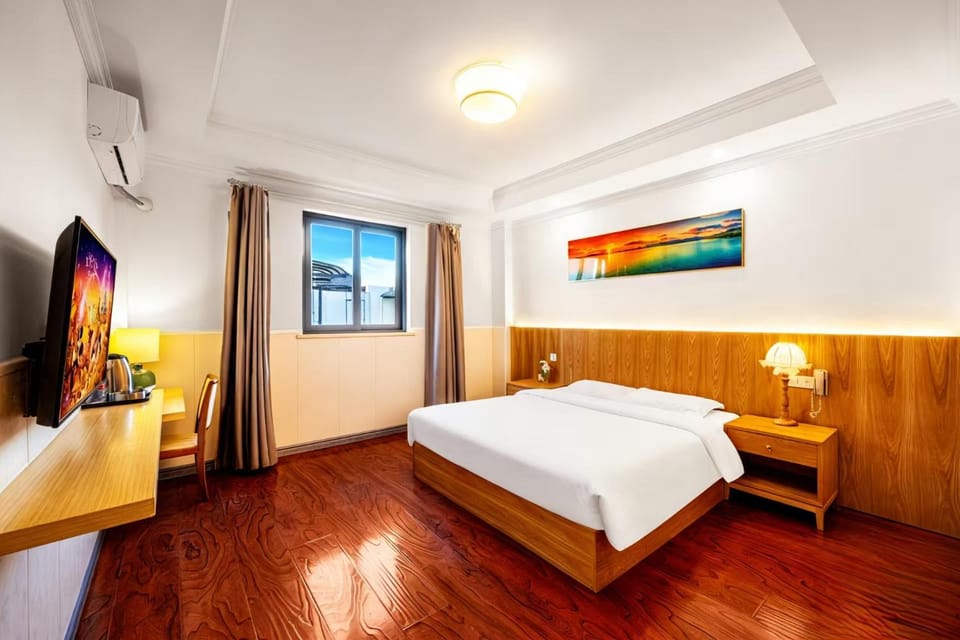 Bed, TV and multimedia, Photo of the whole room, Bedroom, air conditioner
