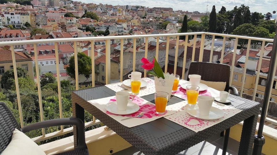 Estrela House With View by Local Apartment in Lisbon