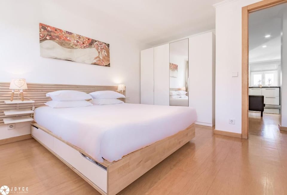 Estrela House With View by Local Apartment in Lisbon