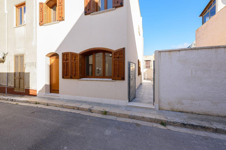 Neighbourhood, Street view