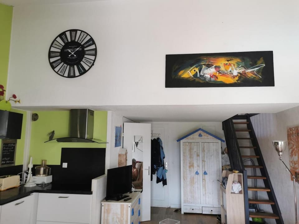 TV and multimedia, Kitchen or kitchenette, stove