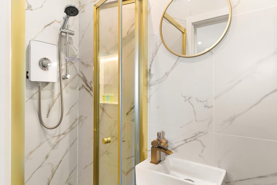 Modern Studio Flat Prime Fulham Location Apartment in London
