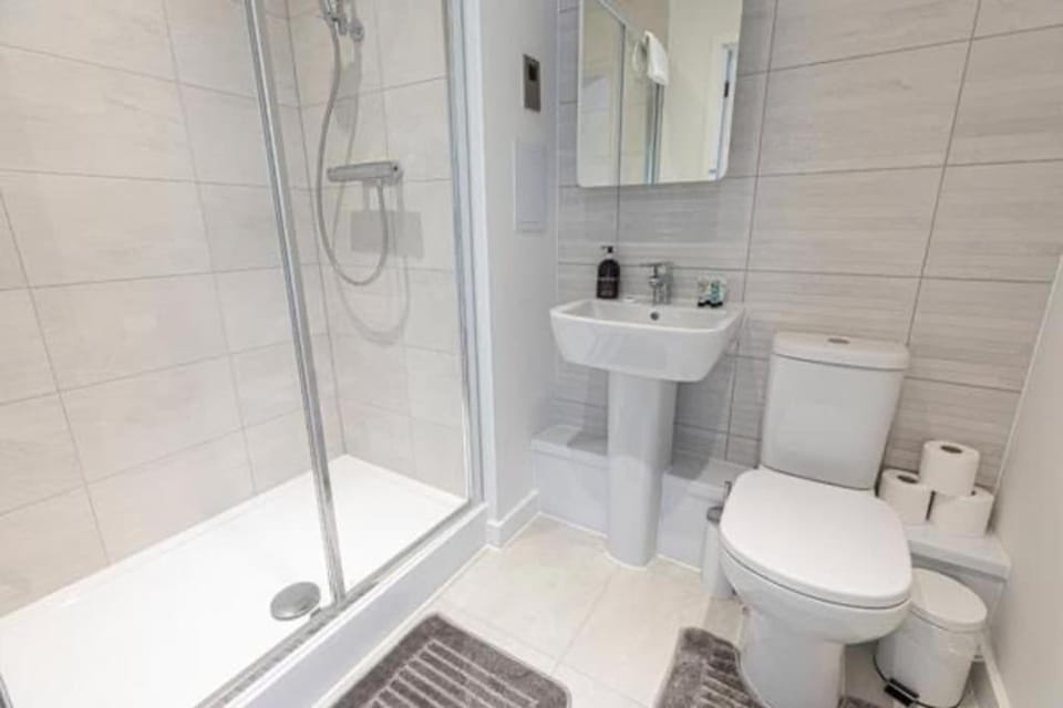 Lovely 2 and a half Bed in Cricklewood Apartment in London Borough of Camden