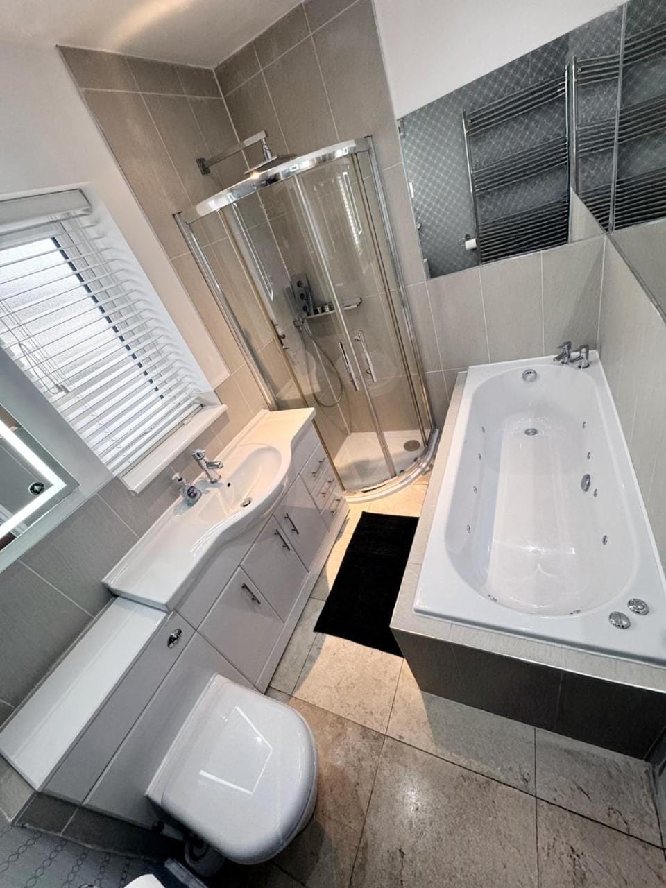 Shower, Toilet, Bathroom, Bath, towels