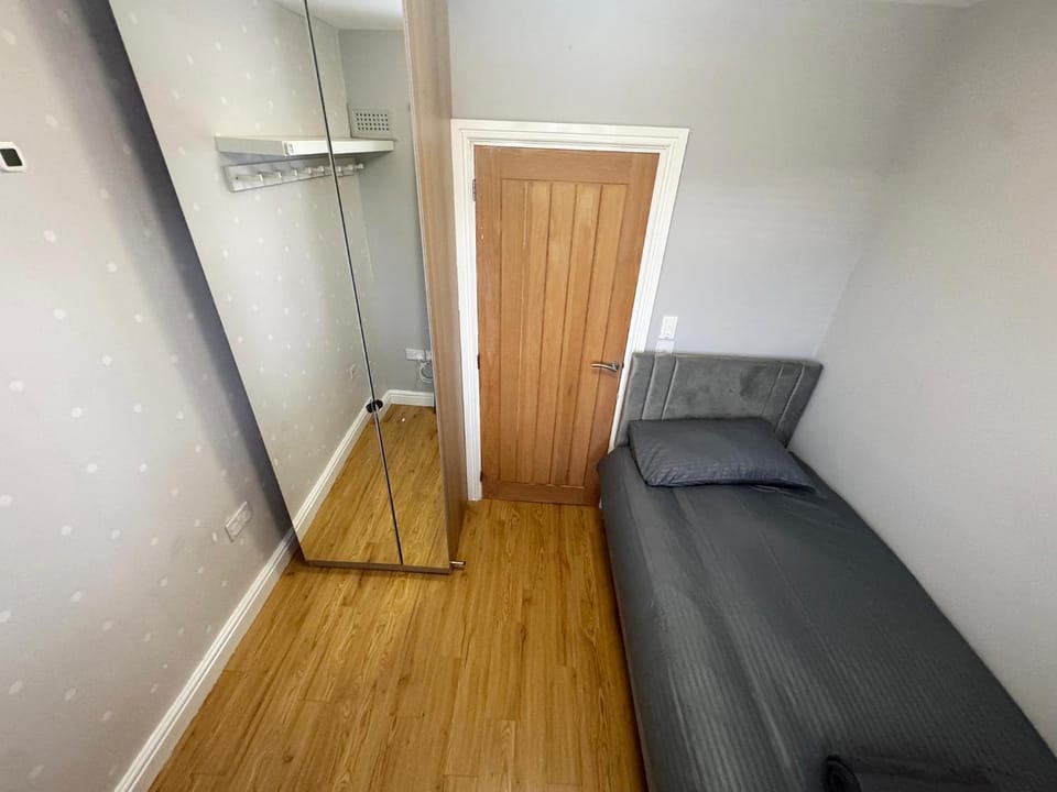 Bedroom, wardrobe