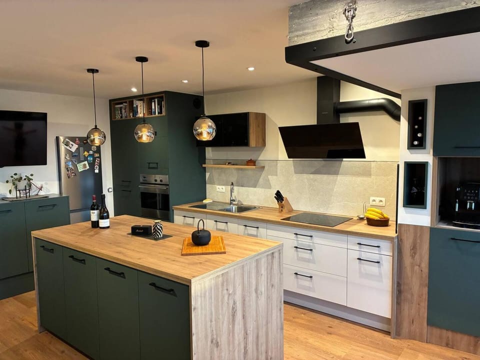 Kitchen or kitchenette, Communal kitchen