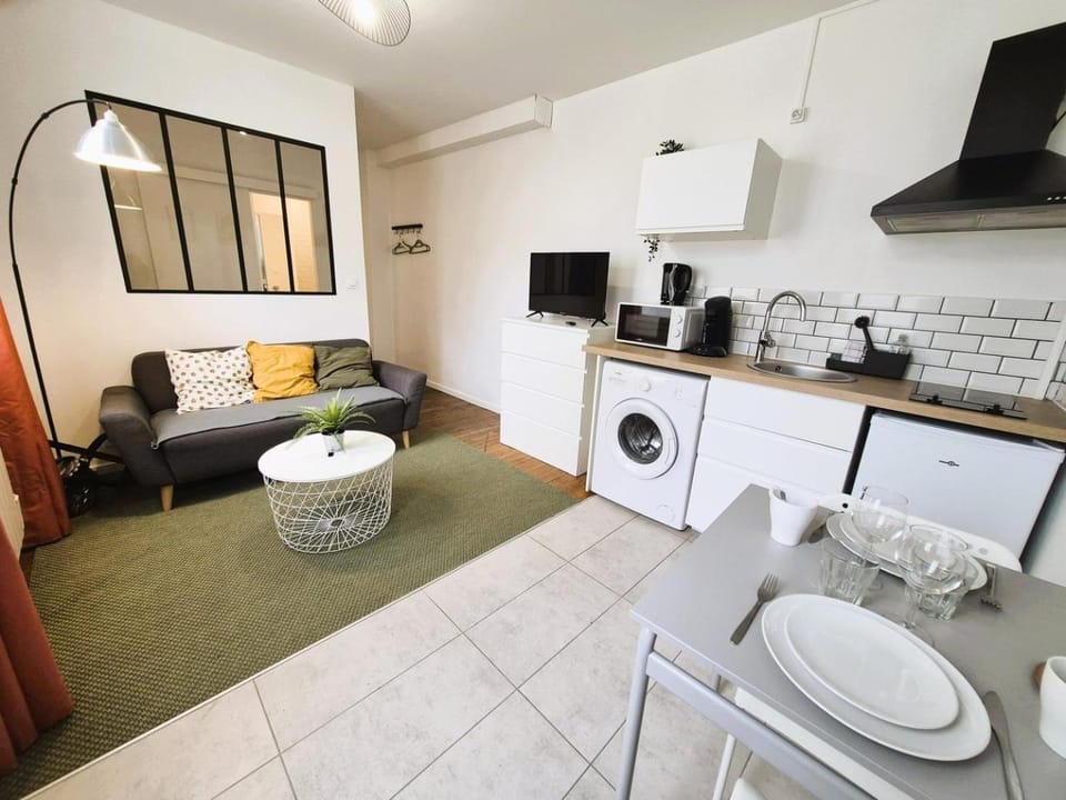 TV and multimedia, Coffee/tea facilities, Kitchen or kitchenette, Living room, Seating area, Dining area, pet friendly, stove, washing machine