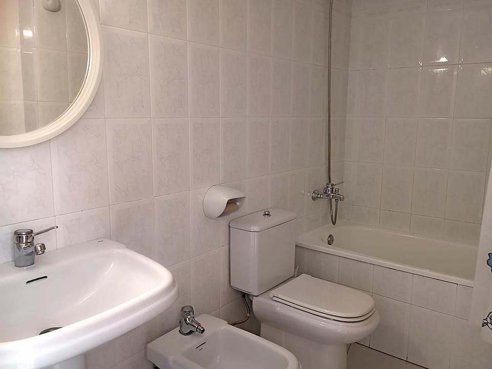 Spring, Summer, Bathroom, Beach, Hiking, children, young children, older children, group of guests, Family, Bath, bidet, elevator