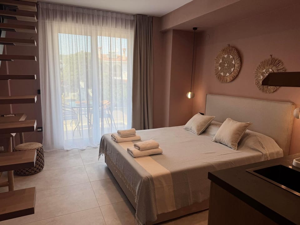 Living room, Bedroom