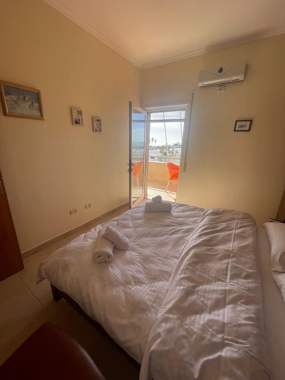 Bedroom, air conditioner