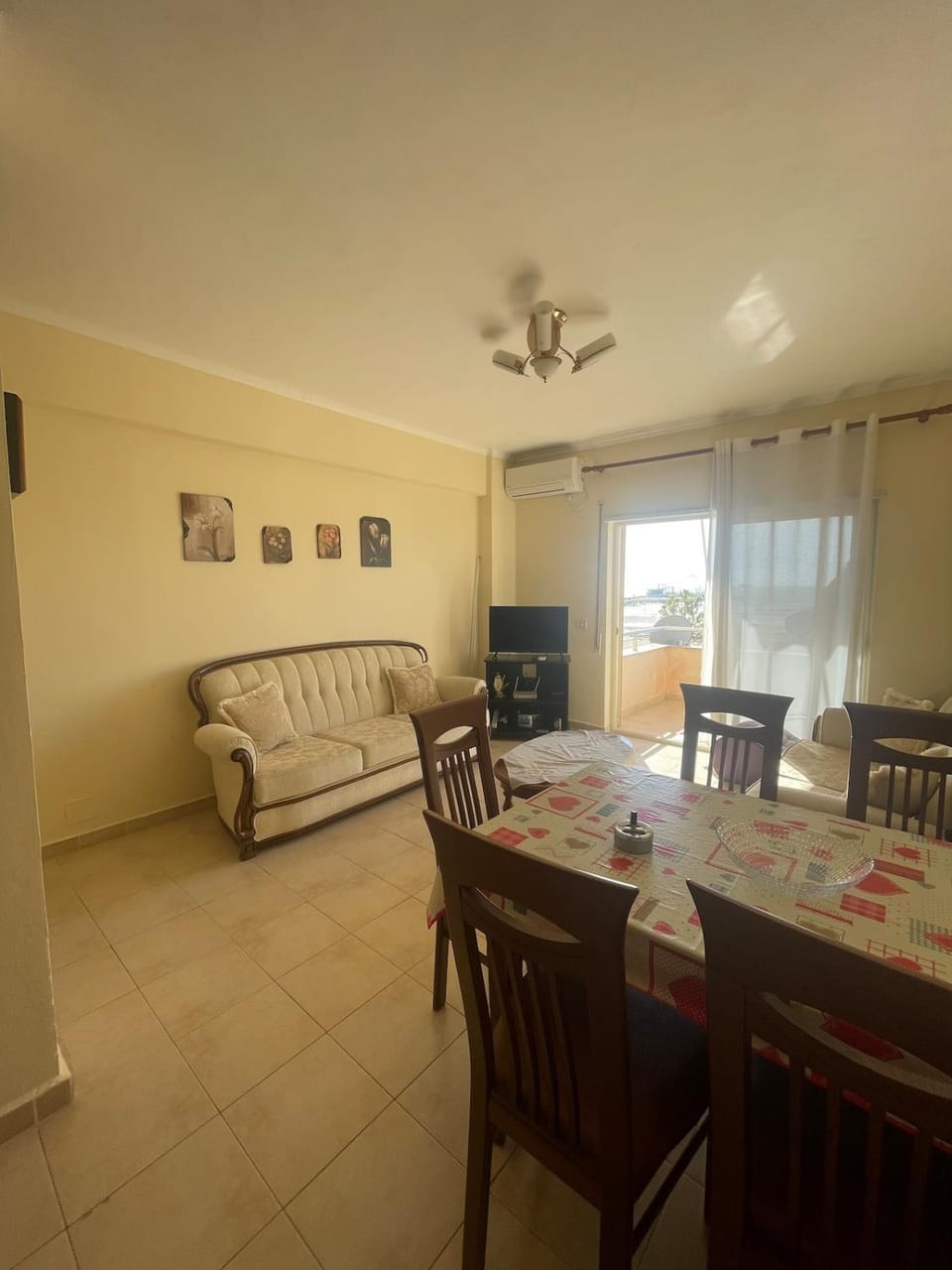 TV and multimedia, Living room, Dining area, air conditioner