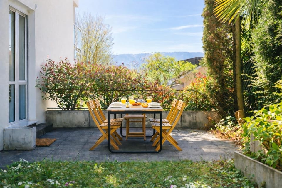 Patio, Natural landscape, Garden, Garden, View (from property/room), Balcony/Terrace, Dining area, Garden view, Mountain view