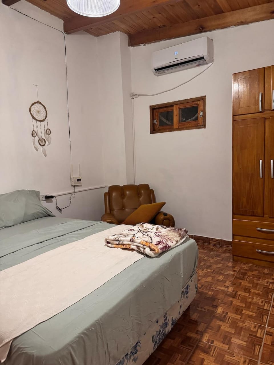Bed, Bedroom, wardrobe, air conditioner