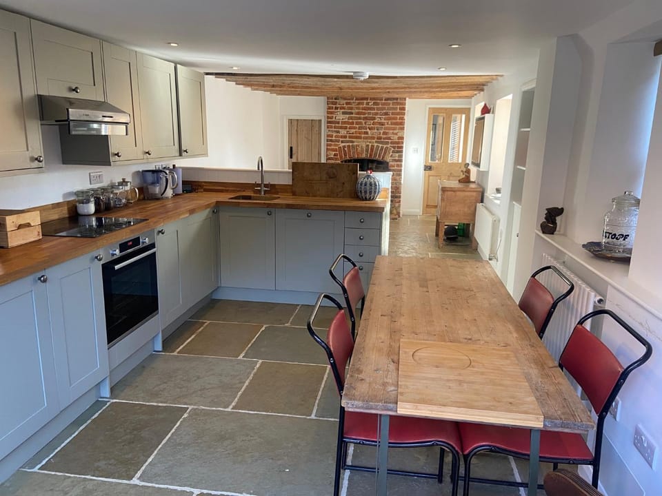 Dining area, kitchen