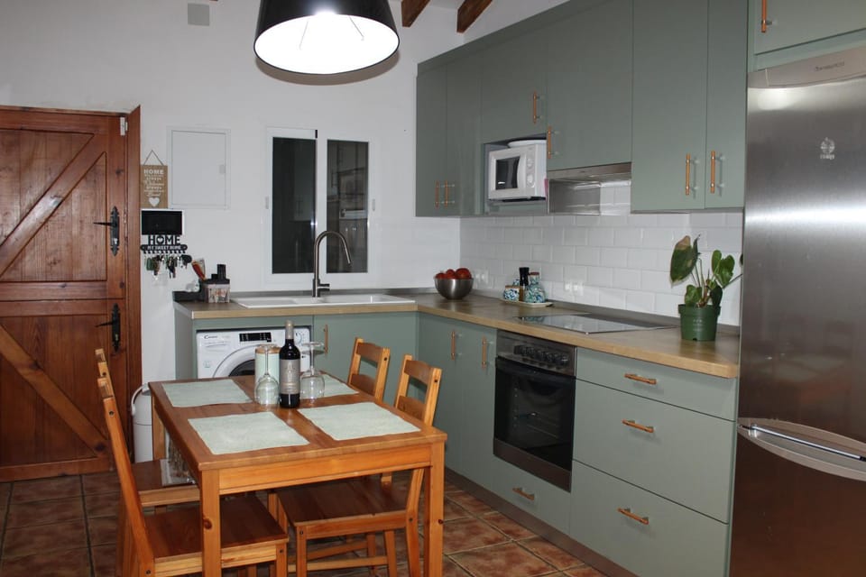 Kitchen or kitchenette, oven, pet friendly, stove, toaster