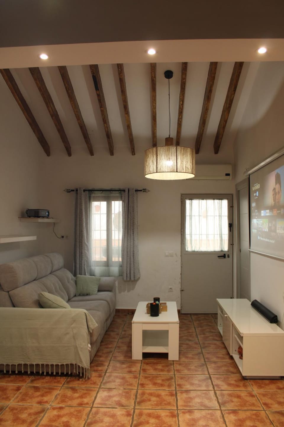 Communal lounge/ TV room, TV and multimedia, Lounge or bar