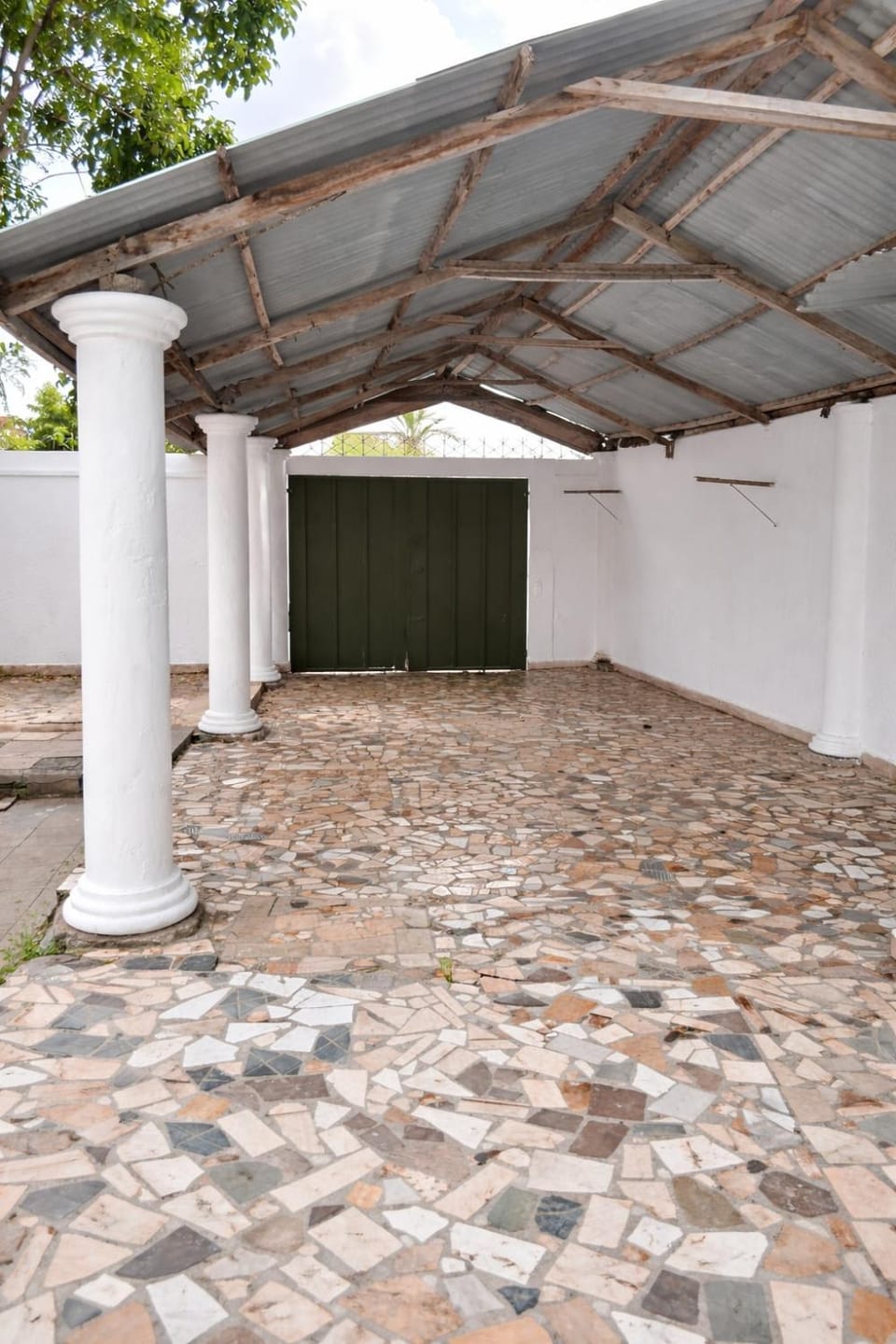 Facade/entrance, Parking