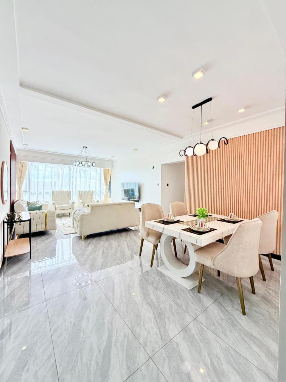 supreme executive fully furnished three bedroom apartment with breathtaking city views which features a swimming pool,fully fitted gym ,child play area and proximity to major shopping centers and restaurants Apartment in Nairobi