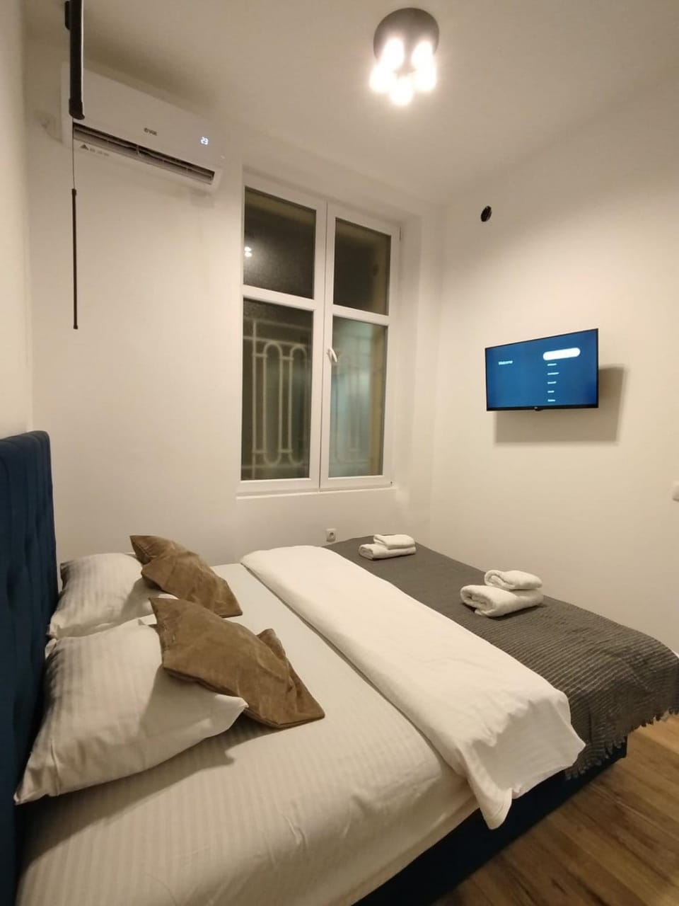 Bed, TV and multimedia