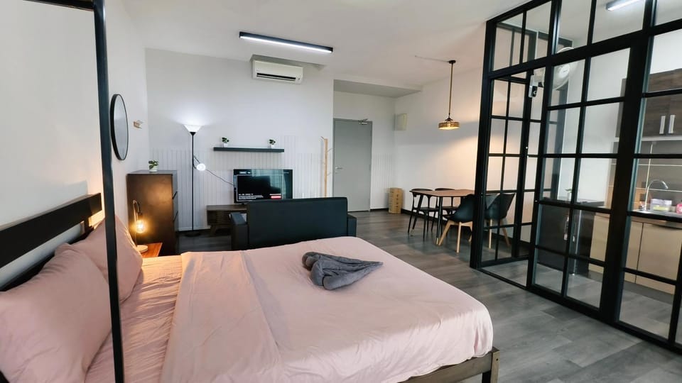 Bed, Living room, Photo of the whole room, Seating area, Dining area, Bedroom, air conditioner