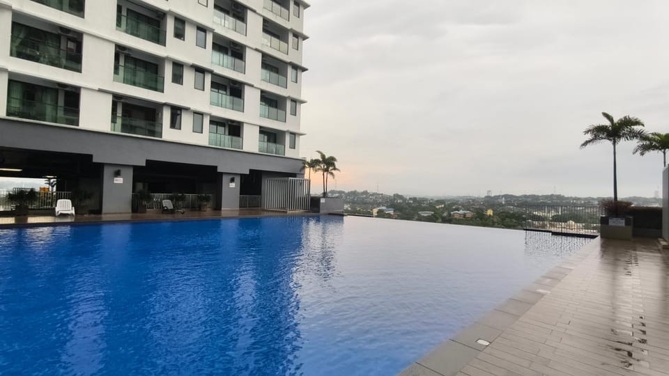 Property building, Day, Pool view, Swimming pool, sunbed