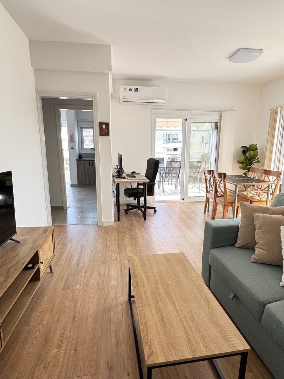 TV and multimedia, Balcony/Terrace, Living room, Business facilities, Dining area, kitchen