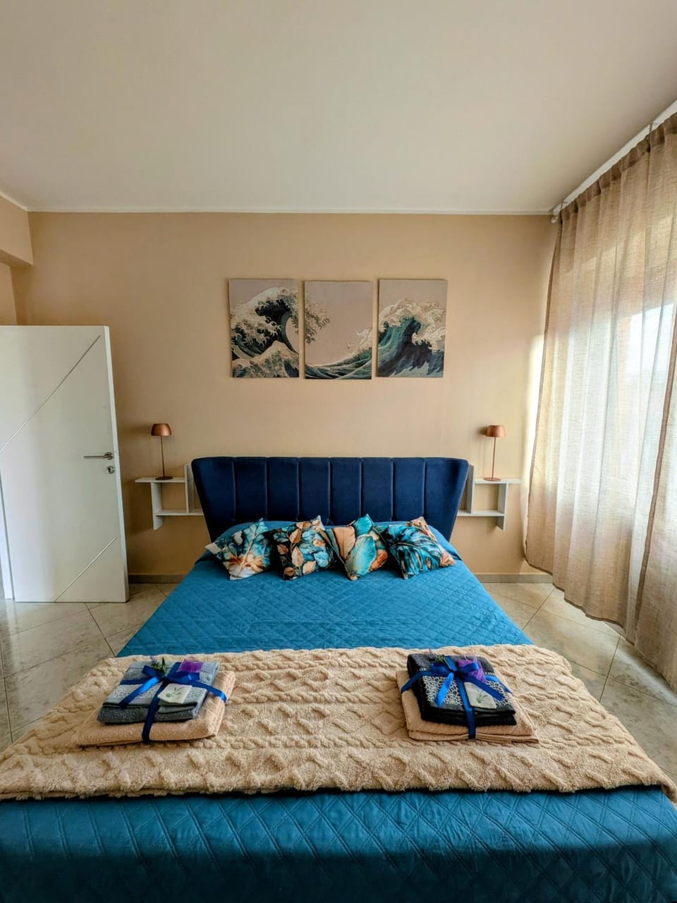 Bed, Photo of the whole room, Bedroom