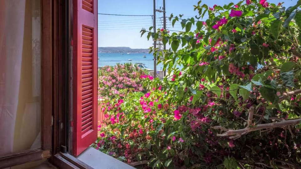 Bougainvillea central Seaview Home in Milos House in Milos