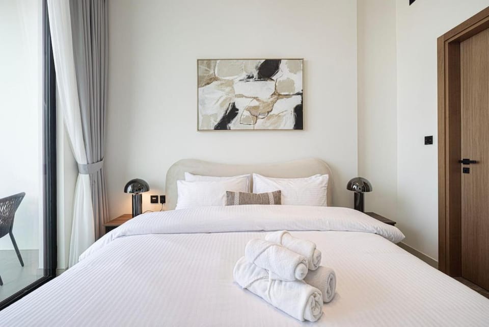 Modern 1BR in Binghatti gardenia - Marina view Apartment in Dubai