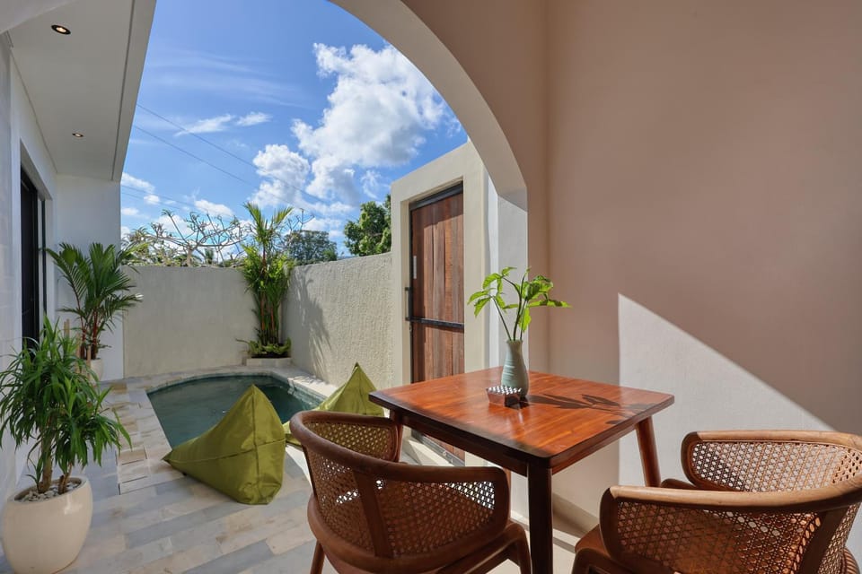 Seating area, Dining area, Pool view