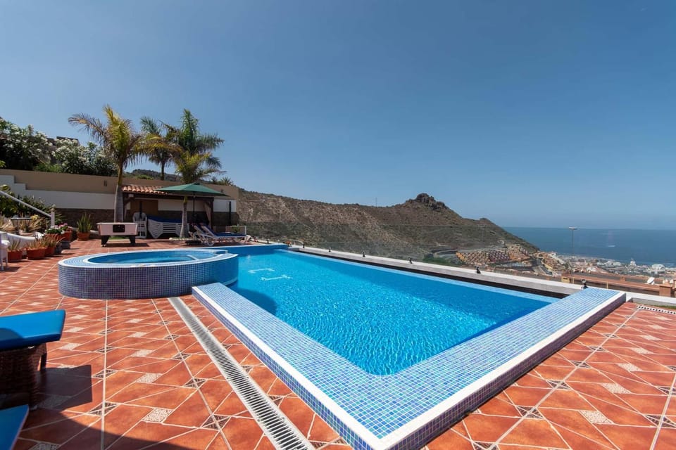 Villa Romantica Lovely 4 Bedroom Villa Private Heated Pool Villa in Costa Adeje