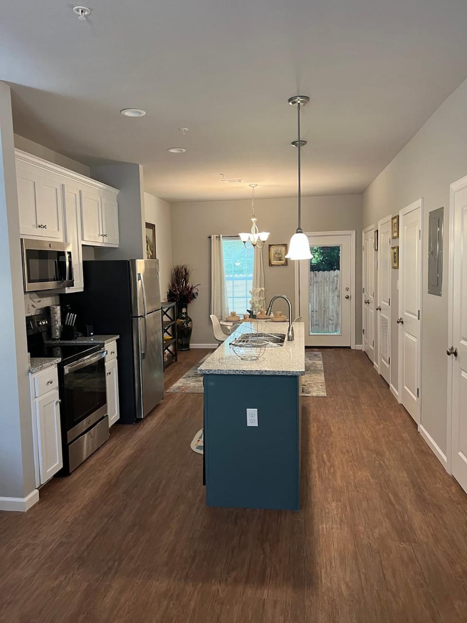 Modern 2BR Townhouse Near SGMC, VSU & Moody AF Apartment in Valdosta