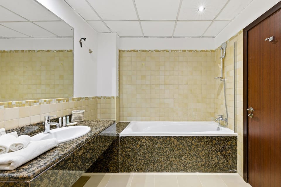 Shower, Bathroom, Bath, towels