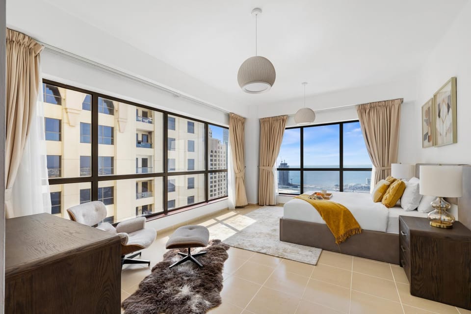 Bed, Living room, Photo of the whole room, Seating area, Bedroom