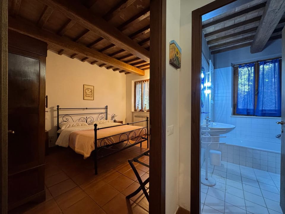 Bed, Bathroom, Photo of the whole room, Bedroom, Bath, towels