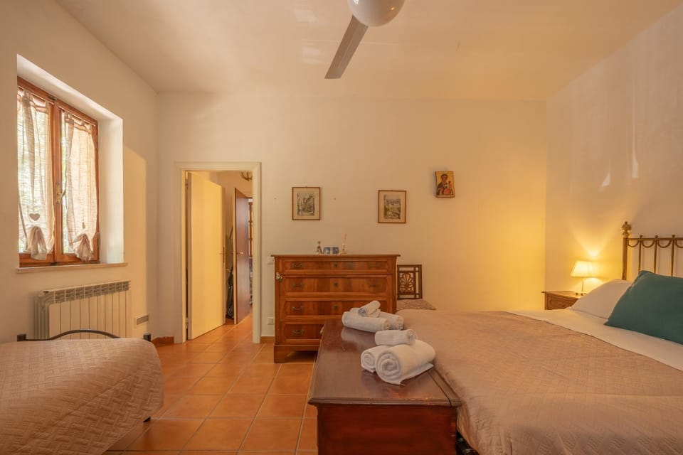 Bed, Photo of the whole room, Bedroom, internet, towels