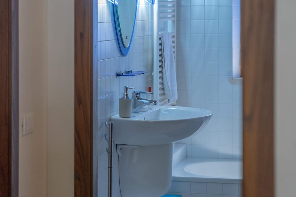 Shower, Bathroom, Bath, bidet, heating, towels