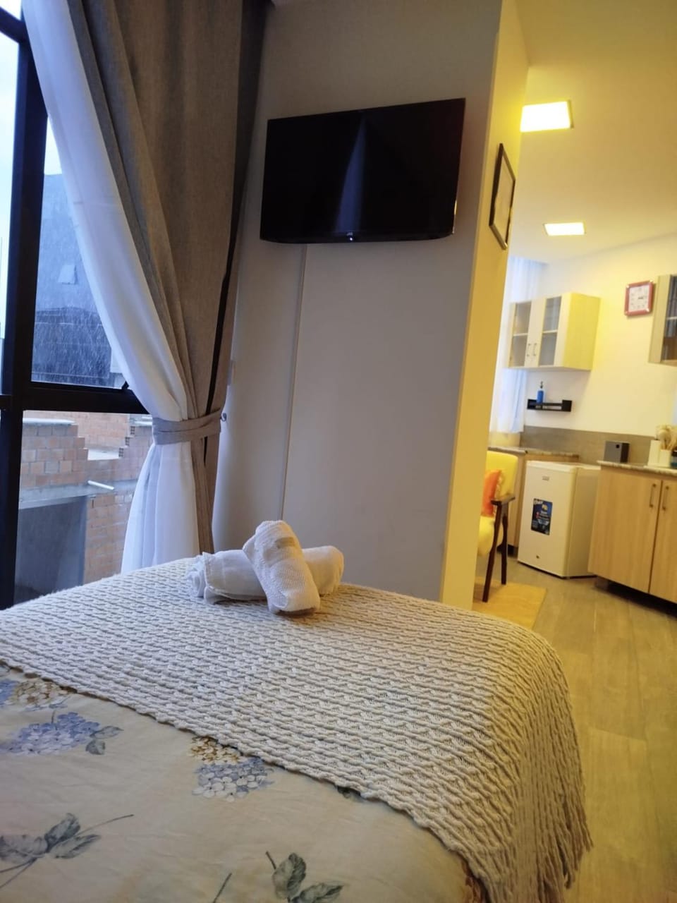 Bed, TV and multimedia, minibar