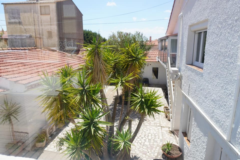 Le Rouget du Port, Sea Terrace and Air Conditioning Apartment in Port-la-Nouvelle