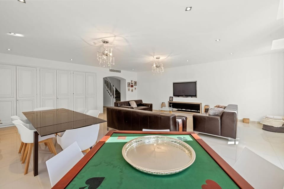 REF 2048 - Superb duplex in the heart of La Banane - for rent Apartment in Cannes