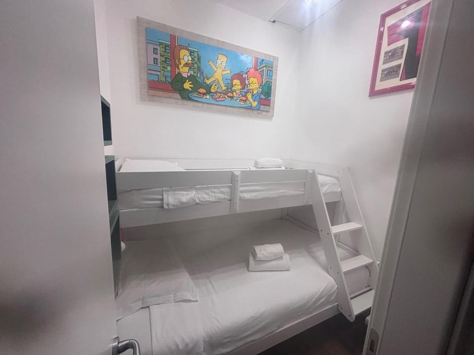 Bedroom, bunk bed