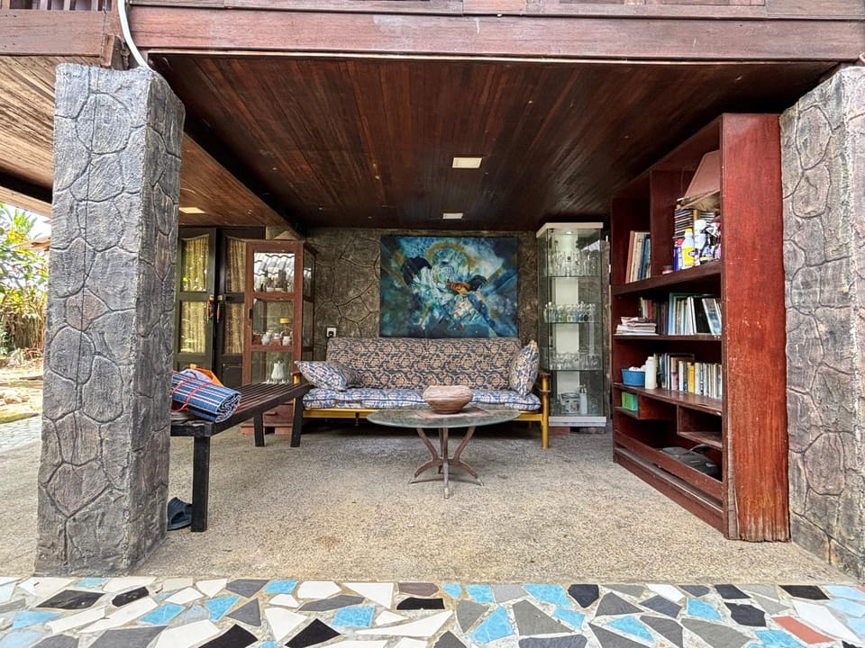 Library, Seating area