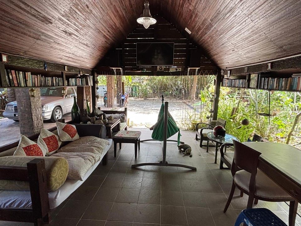 Communal lounge/ TV room