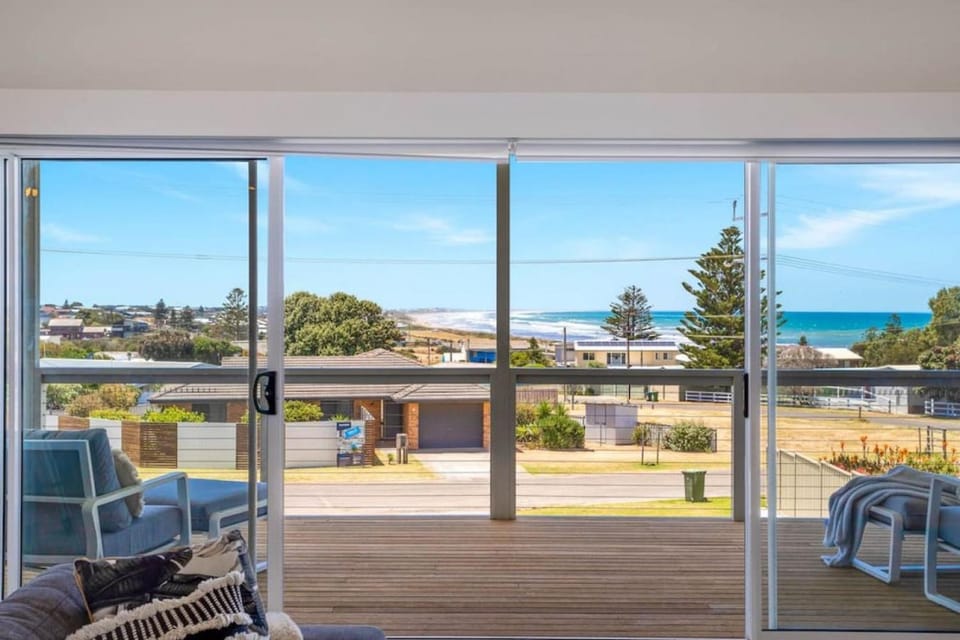 Cozy Beach House - Ocean Views House in Middleton
