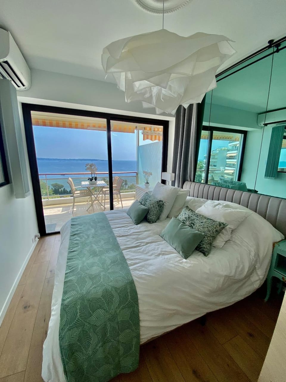 FRONT DE MER PANORAMIQUE Super Cannes Apartment in Cannes