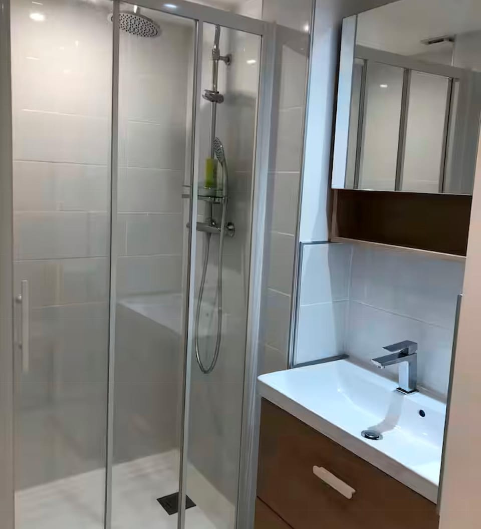 Bel appartement Apartment in Vaulx-en-Velin