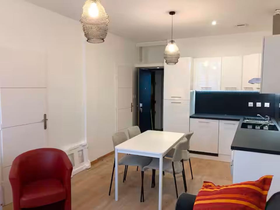 Bel appartement Apartment in Vaulx-en-Velin