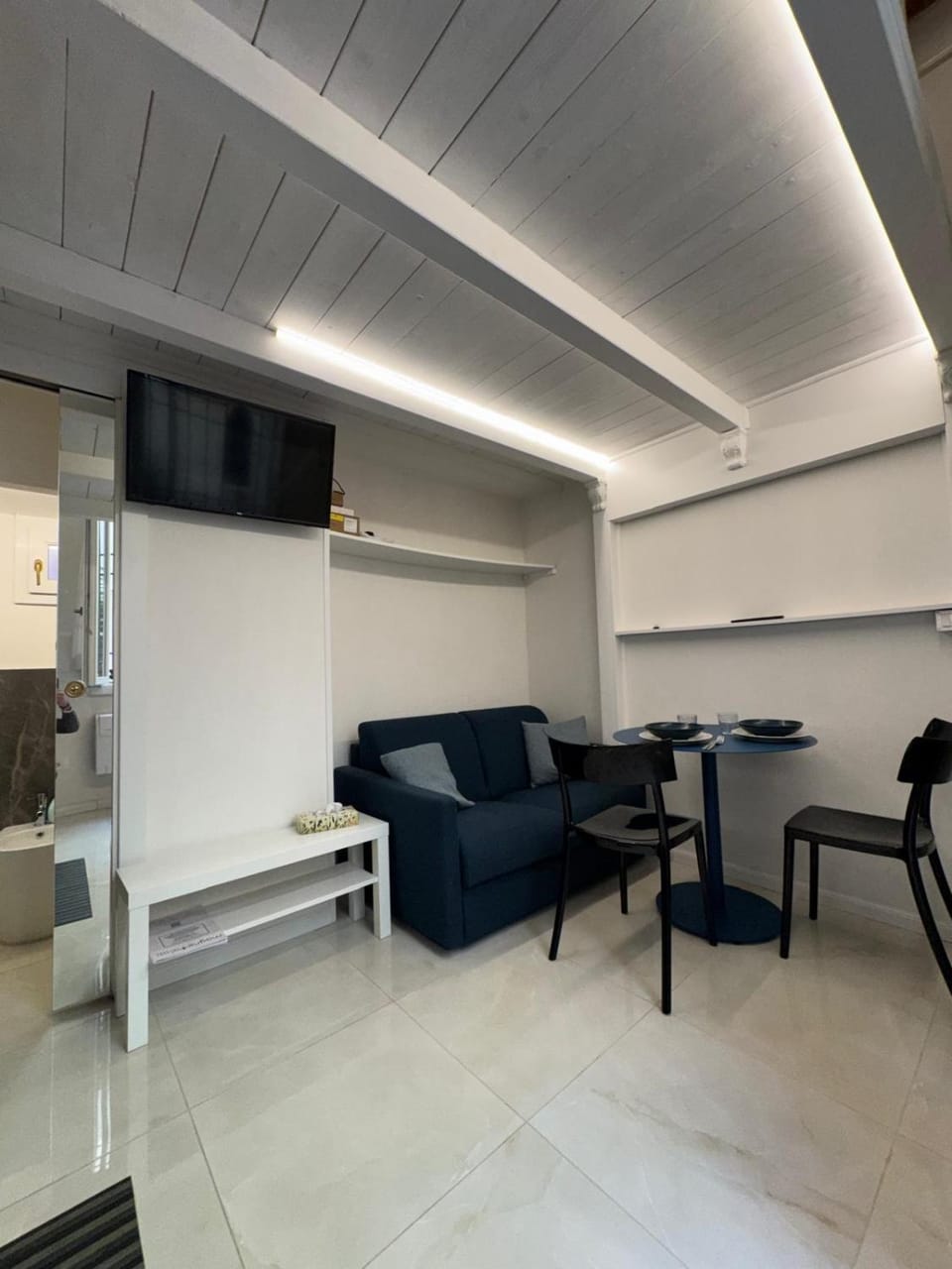 Day, Living room, Seating area