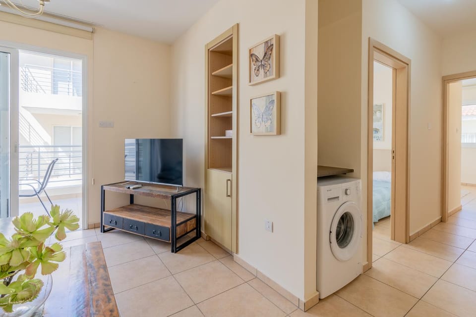 Communal lounge/ TV room, TV and multimedia, Kitchen or kitchenette, Living room, Seating area, Evening entertainment, minibar, washing machine, dryer